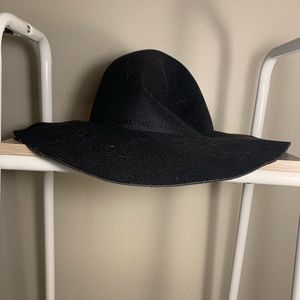 Black floppy hat